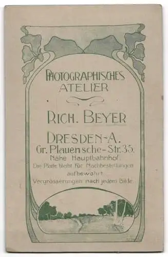 Fotografie Rich. Beyer, Dresden-A., Gr. Plauensche-Str. 35, Porträt einer Frau und eines Jungen.