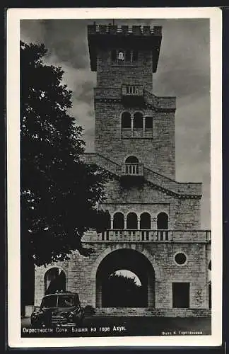 AK Sotschi, Turm auf dem Berg Akhun mit historischem Auto