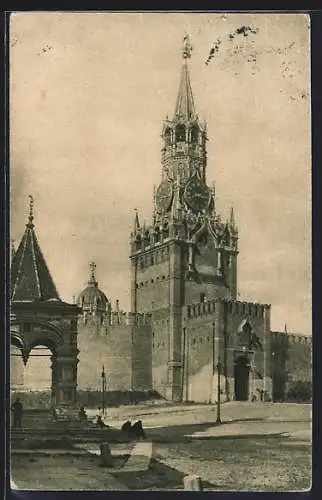 AK Moskau, Spasskaja-Turm am Kreml mit Vorplatz