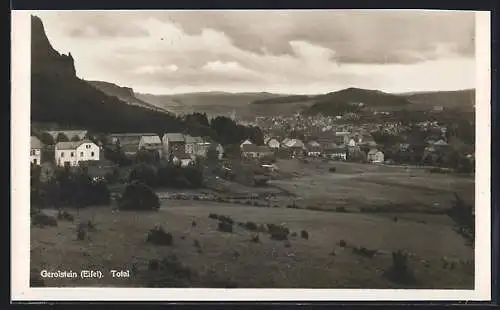 AK Gerolstein /Eifel, Totalansicht von einer Anhöhe aus