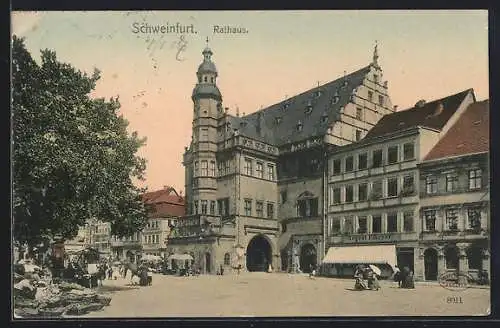 AK Schweinfurt, Rathaus mit Häuserparttie & Markt