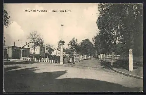 AK Thaon-les-Vosges, Place Jules Ferry