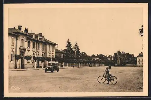 AK Thaon-les-Vosges, Place Jules-Ferry