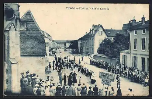 AK Thaon-les-Vosges, Rue de Lorraine, Kirchliche Feier