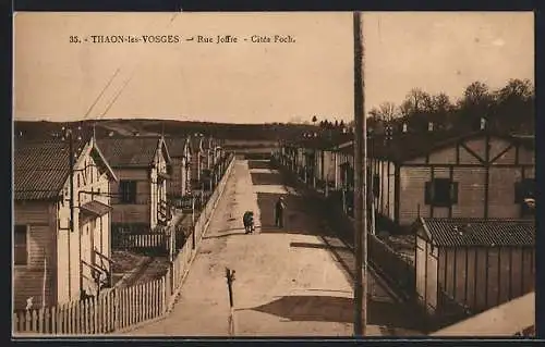 AK Thaon-les-Vosges, Rue Joffre-Citès Foch