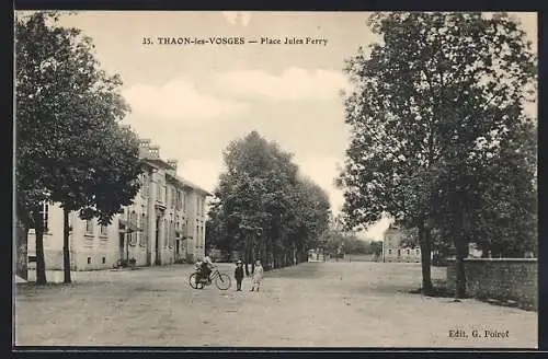 AK Thaon-les-Vosges, Place Jules-Ferry