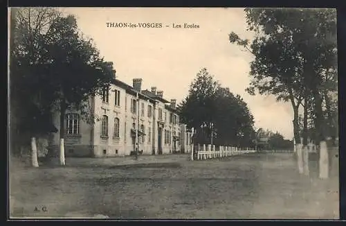 AK Thaon-les-Vosges, Les Ecoles