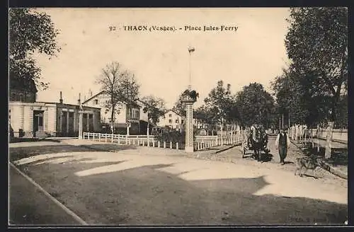 AK Thaon-les-Vosges, Place Jules-Ferry