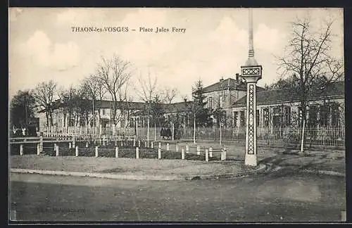 AK Thaon-les-Vosges, Place Jules Ferry