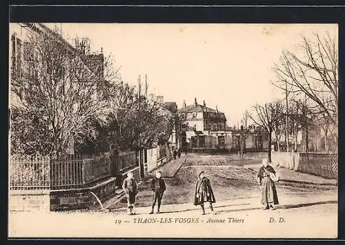 AK Thaon-les-Vosges, Avenue Thiers