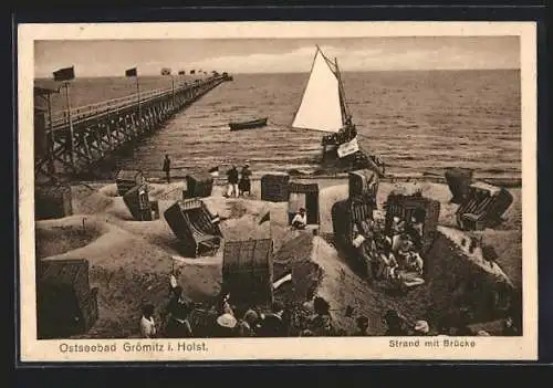 AK Grömitz / Ostseebad, Strand mit Brücke