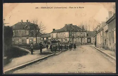 AK Semblancay /I.-et-L., Place de la Mairie