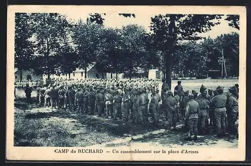 AK Camp du Ruchard /I.-et-L., un rassemblement sur la place d`Armes