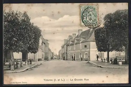 AK Yzeures /I.-et-L., La Grande Rue