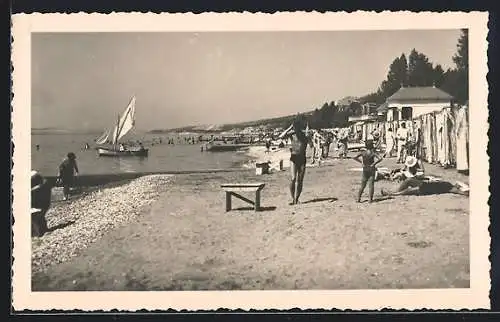 AK Crikvenica, Strandpartie mit Badegästen