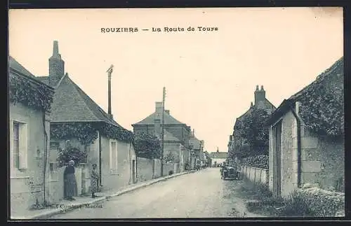 AK Rouziers, La Route de Tours, Blick die Strasse hinab