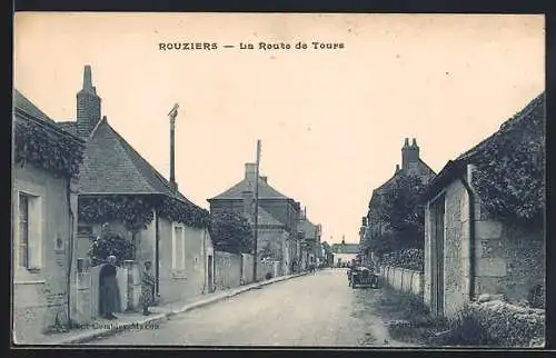 AK Rouziers, La Route de Tours, Blick die Strasse hinab