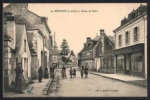 AK Restigné /I.-et-L., Route de Tours