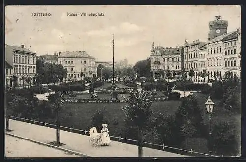 AK Cottbus, Kaiser Wilhelmplatz mit Häusern, Turm