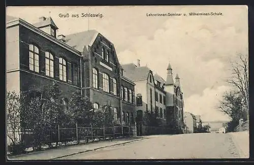 AK Schleswig, Strassenpartie mit Lehrerinnen-Seminar und Wilhelminen-Schule