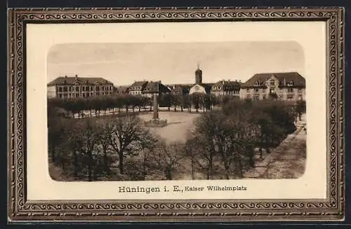 AK Hüningen i. E., Kaiser Wilhelmplatz mit Obelisk aus der Vogelschau