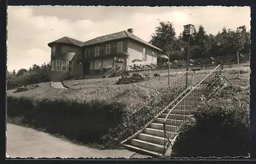 AK Nieheim, Ansicht vom Café-Hotel-Restaurant Berghof