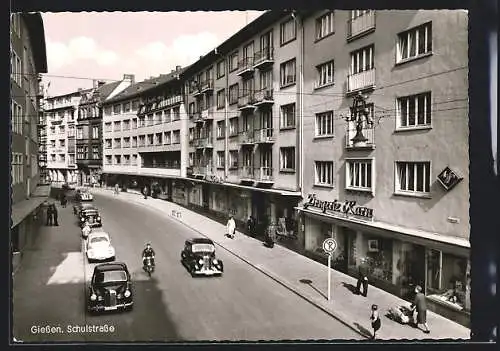 AK Giessen, Schulstrasse mit Drogerie Karn