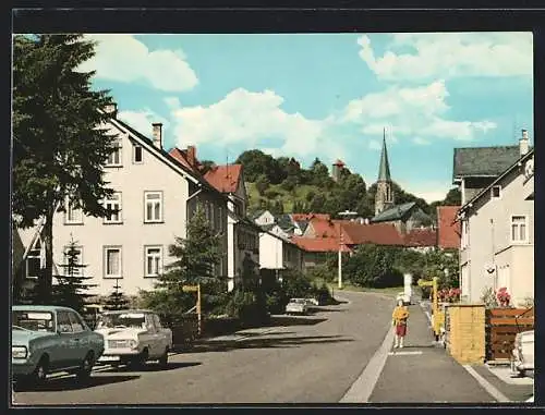 AK Ulrichstein im Vogelsberg, Strassenpartie mit Kirche