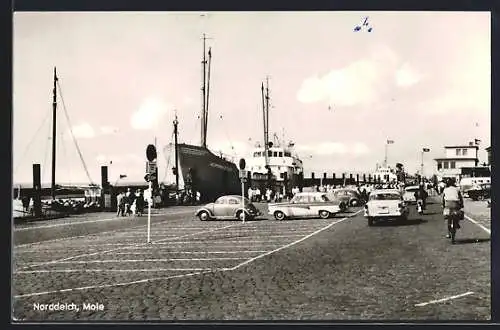 AK Norddeich / Ostfriesland, Mole mit Schiffen, VW-Käfer