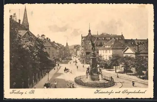 AK Freiburg i. B., Kaiserstrasse mit Siegesdenkmal