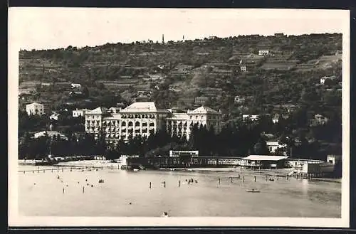 AK Portorose / Portoroz, Blick zum Palace Hotel am Strand