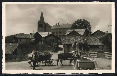 Foto-AK Lens /Valais, Ochsenkarren am Brunnen