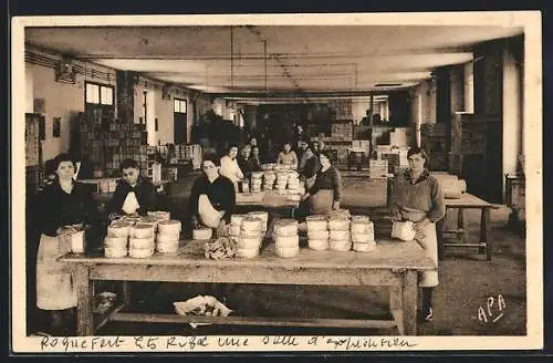 AK Roquefort /Aveyron, Etablissements Louis Rigal, Une salle d`Expédition