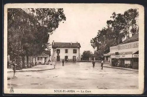 AK Souk-El-Arba, La Gare, Blick auf Häuser am Bahnhof