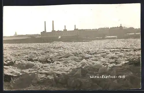 Foto-AK Wien, Eisstoss auf der Donau gegen das Dampfkraftwerk in der Engerthstrasse, 1929