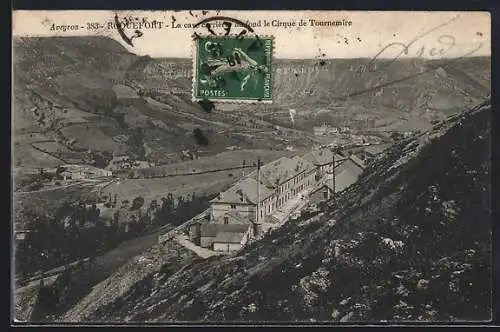 AK Roquefort /Aveyron, La cave carrière au fond le Cirque de Tournemire