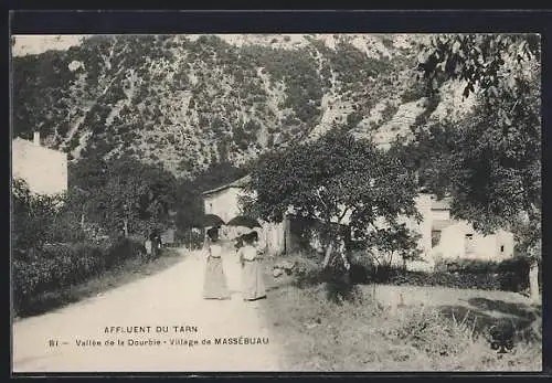 AK Massébuau /Vallée de la Dourbie, Ortspartie mit zwei spazierenden Damen