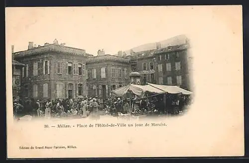 AK Millau, Place de l`Hotel-de-Ville un jour de Marché