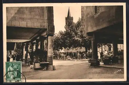 AK Millau /Aveyron, L`ancien Couvert au fond, l`Eglise Notre-Dame