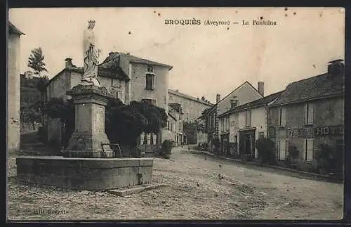 AK Broquiès /Aveyron, La Fontaine