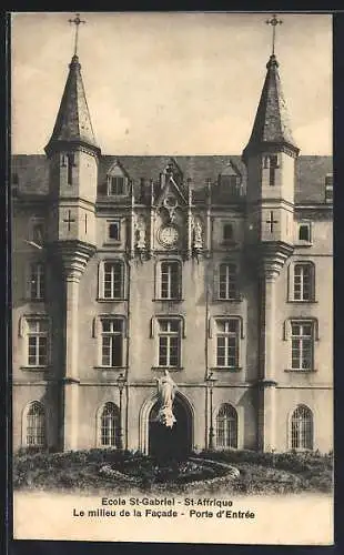 AK St-Affrique, Ecole St-Gabriel, le milieu de la Facade, porte d`entrée