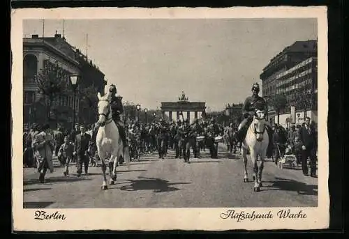 AK Berlin, Aufziehende Wache Unter den Linden, berittene Schupo