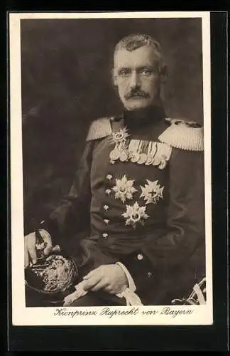 AK Kronprinz Rupprecht von Bayern, in Uniform mit vielen Orden und Pickelhaube