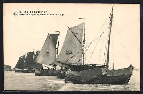 AK Heyst-sur-Mer, Bateaux de peche échousés sur la Plage