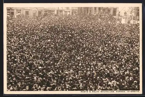 AK Bruxelles, La Foule acclame son Bourgmestre, Grand Place