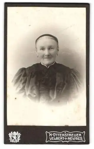 Fotografie H. Ottenstreuer, Velbert, Portrait einer älteren Dame mit freundlichem Ausdruck