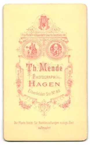 Fotografie Th. Mende, Hagen, Elberfelder Str. 82, Porträt einer jungen Frau mit geflochtenem Haar.