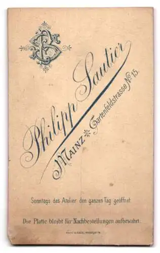 Fotografie Ph. Sautier, Mainz, Gartenfeldstrasse 15, Eleganter Herr mit Schnurrbart