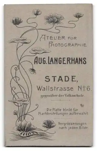 Fotografie A. Langerhans, Stade, Wallstrasse 6, Junge Frau im eleganten Kleid sitzend.