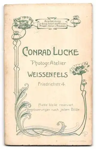 Fotografie Conrad Lucke, Weissenfels, Friedrichstr. 4, Eleganter junger Mann im Anzug